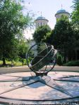 The “O Kilometer” monument next to Sf Gheorghe Nou&nbsp;Church.