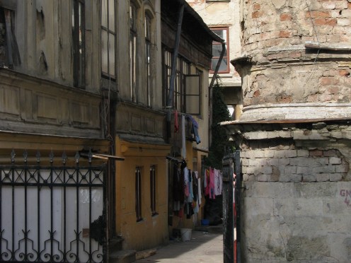 House Courtyard on Calea Rahovei Bucharest